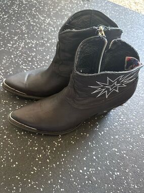 Old Gringo Yippee Kiyay Collection Black Leather Women’s Cowboy Boots size 10